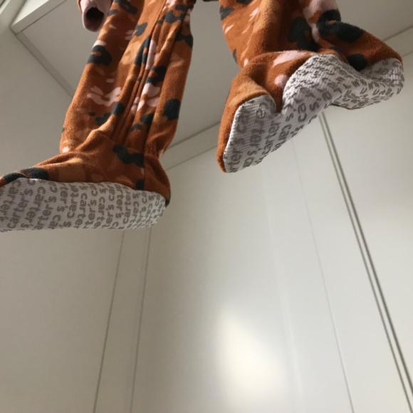 Carters 2T Toddler Fleece Sleeper Onesie With Feet Flowers and Hearts NWOT - Picture 4 of 5